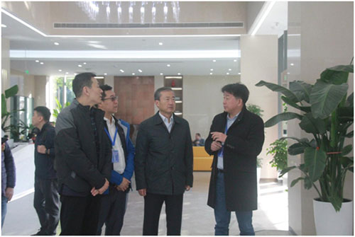 張延華會(huì)長(zhǎng)赴友車(chē)科技與久事公交等企業(yè)調(diào)研