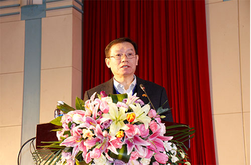 中國(guó)汽車(chē)維修行業(yè)協(xié)會(huì)秘書(shū)長(zhǎng)嚴(yán)波致辭